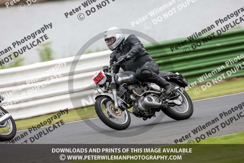 Vintage motorcycle club;eventdigitalimages;mallory park;mallory park trackday photographs;no limits trackdays;peter wileman photography;trackday digital images;trackday photos;vmcc festival 1000 bikes photographs
